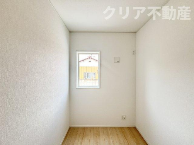 【洋室】 | 平屋ラスト2棟　前橋市青柳町新築☆南道路角地☆ | 玄関横書斎です。エアコンの設置ができますので在宅勤務にも◎