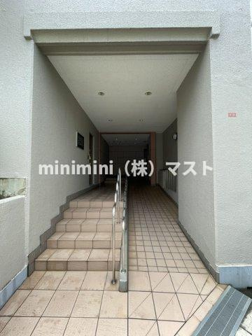 天王寺サンハイツのエントランス