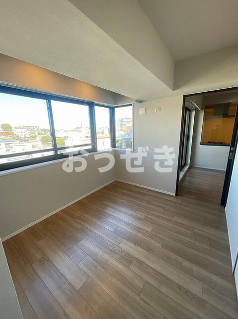 ヴェレーナ横浜反町駅前の居間・リビング