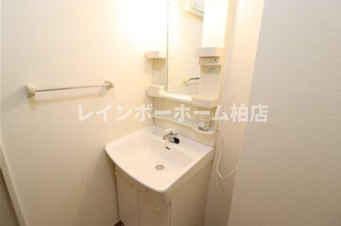 仲介手数料（賃料の1.10ヵ月）の50％OFF対象物件！の洗面所|明るい洗面所です