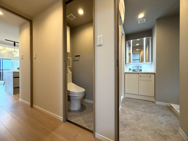 市内でも希少な平坦立地！角部屋でより開放感がup！眺望も得られる５階は一度住んだらこの環境は手放せないでしょう。ららぽーと横浜も歩いていける距離感で潤いMAXな、『日神パレステージ鴨居』リノベーションの内装|内装です