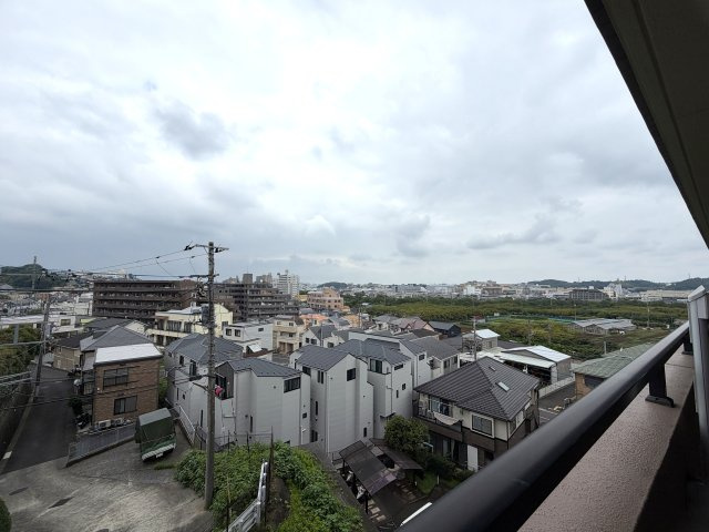 市内でも希少な平坦立地！角部屋でより開放感がup！眺望も得られる５階は一度住んだらこの環境は手放せないでしょう。ららぽーと横浜も歩いていける距離感で潤いMAXな、『日神パレステージ鴨居』リノベーションの展望