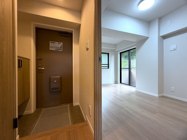 市内でも希少な平坦立地！角部屋でより開放感がup！眺望も得られる５階は一度住んだらこの環境は手放せないでしょう。ららぽーと横浜も歩いていける距離感で潤いMAXな、『日神パレステージ鴨居』リノベーションの内装|内装です