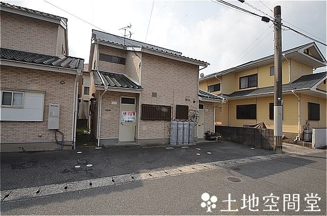 猪熊２丁目テラスハウスの外観