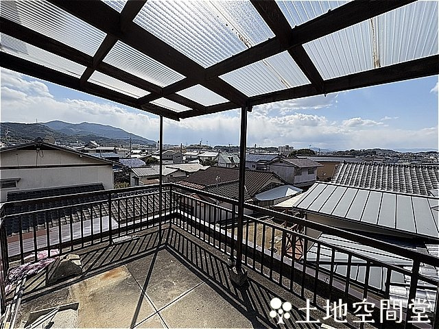 町上津役西３丁目　貸家のバルコニー