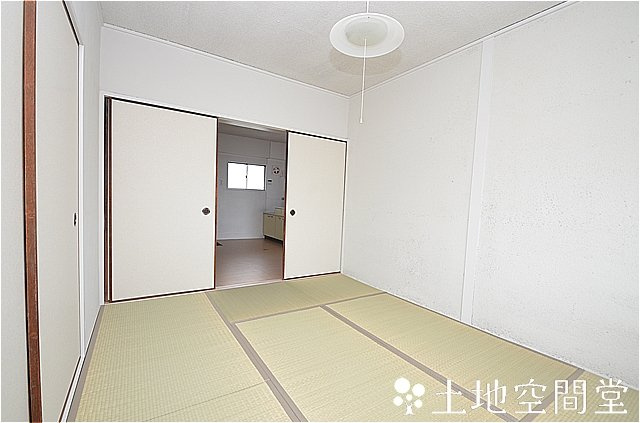 子籠ビルの和室