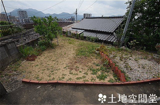永犬丸４丁目貸家の庭