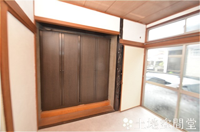 塔野3丁目戸建の収納|リビングにクローゼット