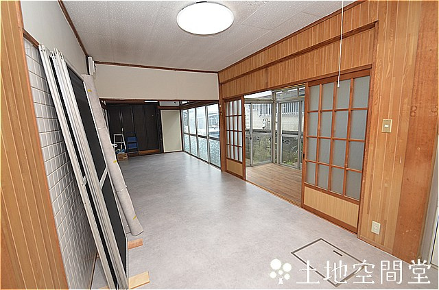 塔野3丁目戸建の居間・リビング