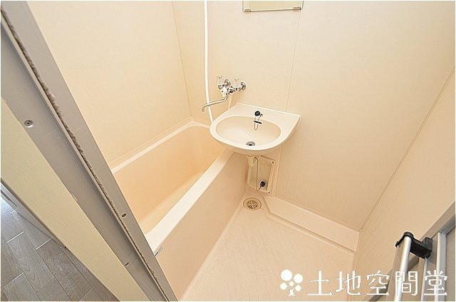 北九州市八幡西区岡田町の賃貸マンションの浴室