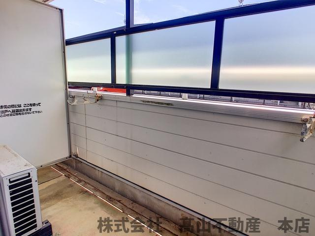 宗像市赤間３丁目のアパートのバルコニー