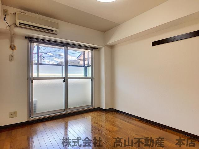 宗像市赤間３丁目のアパートの居間・リビング