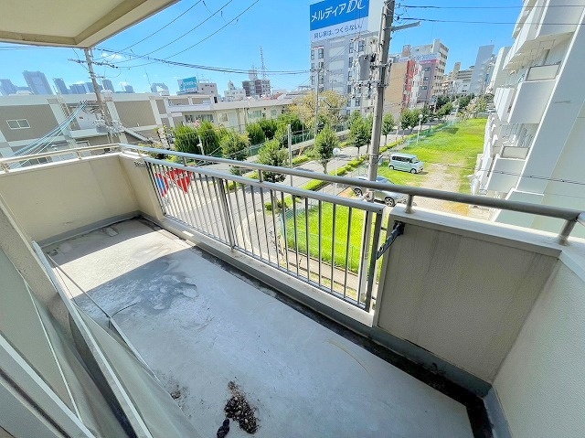 西中島東行マンションのバルコニー