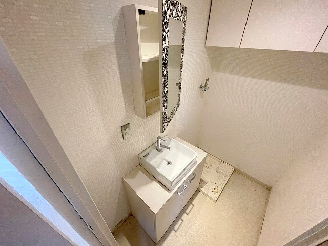 西中島東行マンションの独立洗面台
