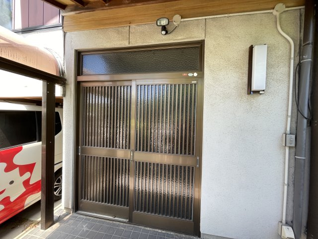 瑞穂町4丁目戸建の玄関
