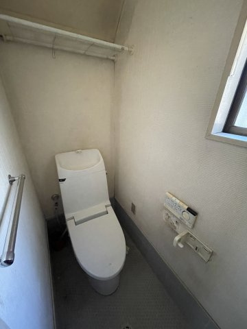 瑞穂町4丁目戸建のトイレ