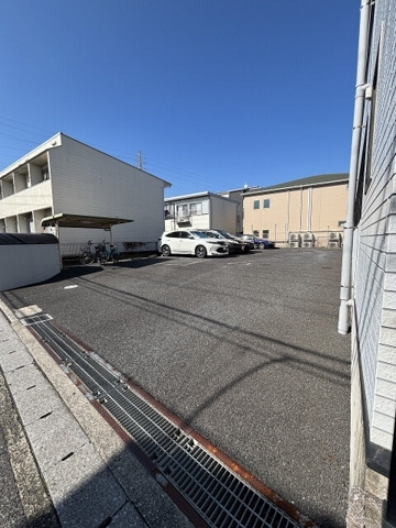 アルジェノンの駐車場