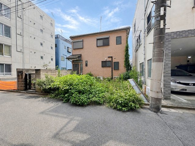 北区赤羽2丁目 限定1区画の外観|赤羽2丁目の落ち着いた住宅地
人気の「赤羽」駅より徒歩8分の好立地
更地です
是非、現地にて土地のボリュームや陽当たり周辺環境などご確認ください