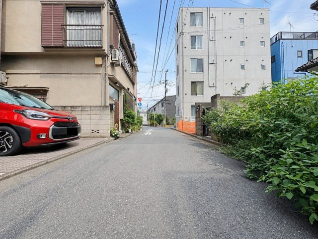 北区赤羽2丁目 限定1区画の前面道路含む現地写真|伸びやかな北側約4ｍ道路に面してます
利便施設が近く生活しやすい住環境です