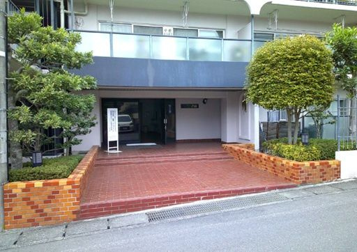パスコグランドマンション青梅のエントランス