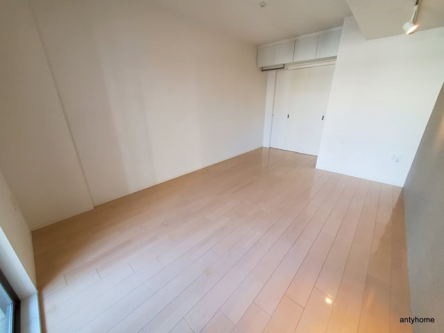 SERENiTE本町エコート　仲介手数料無料の居間・リビング