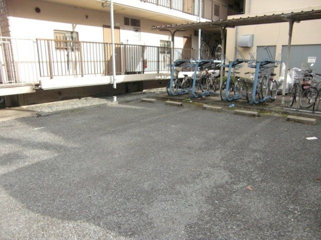 サンモール調布の駐車場