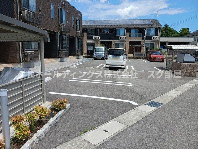 ホワイトストーク九日市の駐車場
