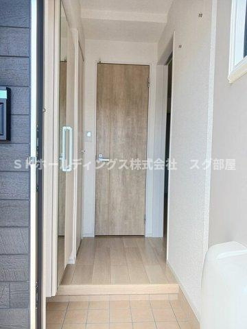 ホワイトストーク九日市の玄関
