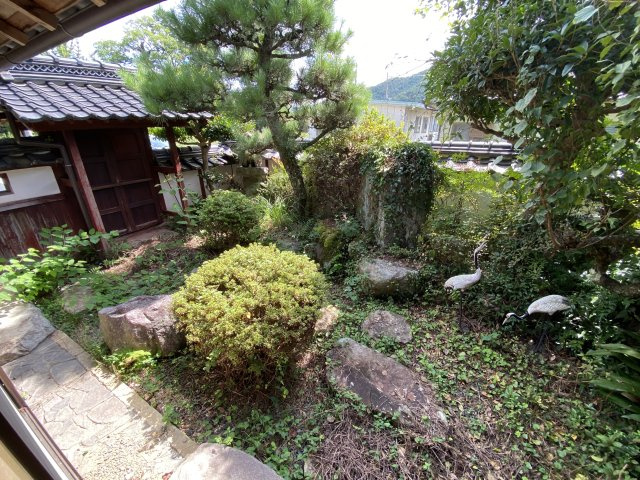 丹波市氷上町井中の中古一戸建の庭|前栽