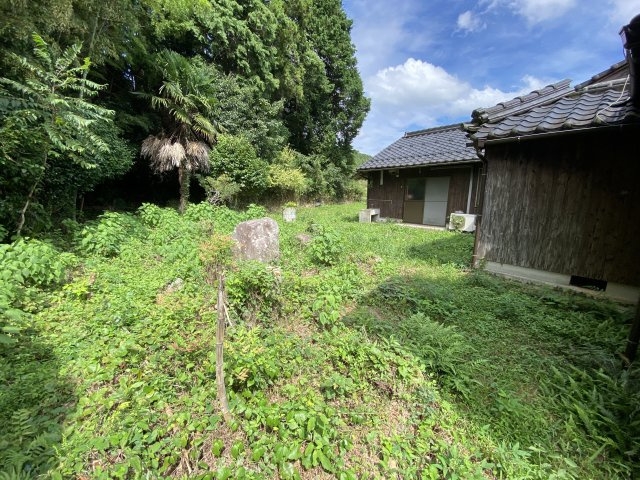 丹波市氷上町井中の中古一戸建の庭|裏庭