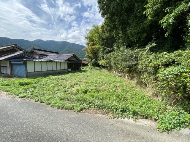 丹波市氷上町井中の中古一戸建の庭|裏庭