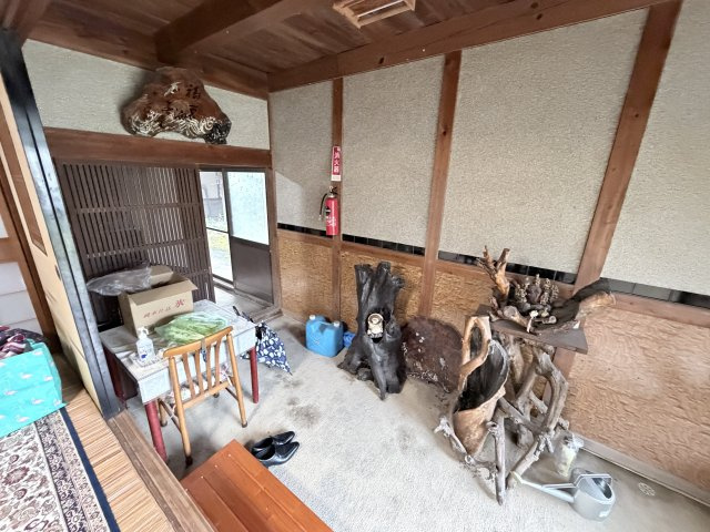 丹波市氷上町井中の中古一戸建の玄関