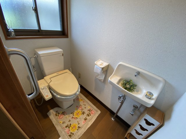 丹波市氷上町井中の中古一戸建のトイレ