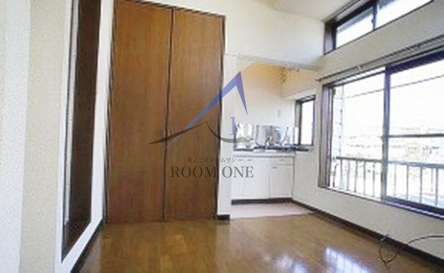 西池ガーデンハイツの居間・リビング|洋室のお部屋です。