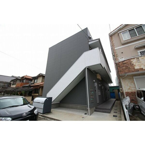 ASTERIA新守山のエントランス