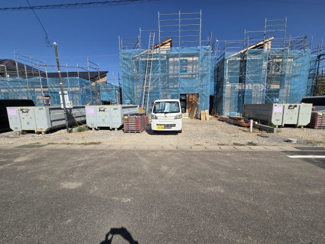 新築　太田市岩松町3期　GRAFARE　2号棟	の駐車場|現地写真　駐車スペースは並列3台分可能です！

