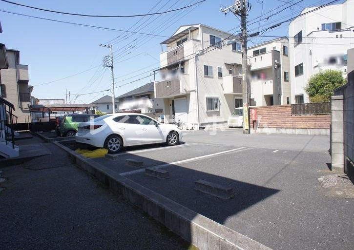 フォーレス　M・Kの駐車場