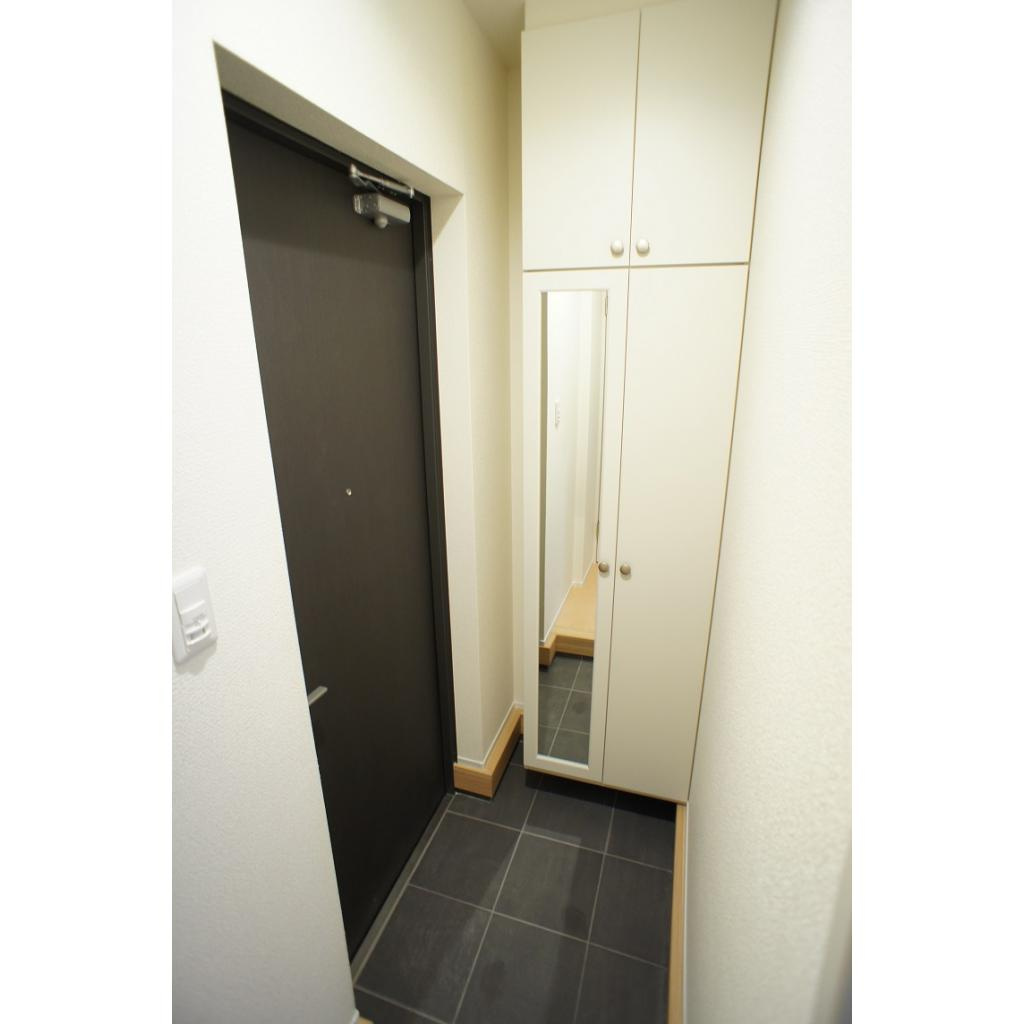 シェモア西の玄関|姿見鏡付き