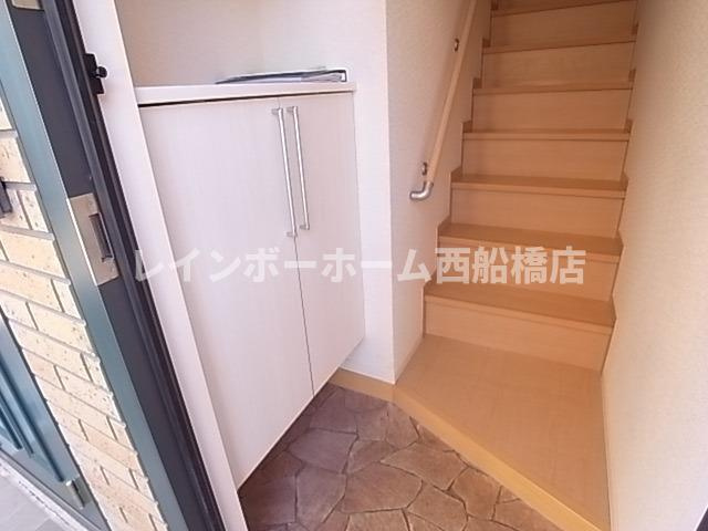 クロシェット津田沼の玄関