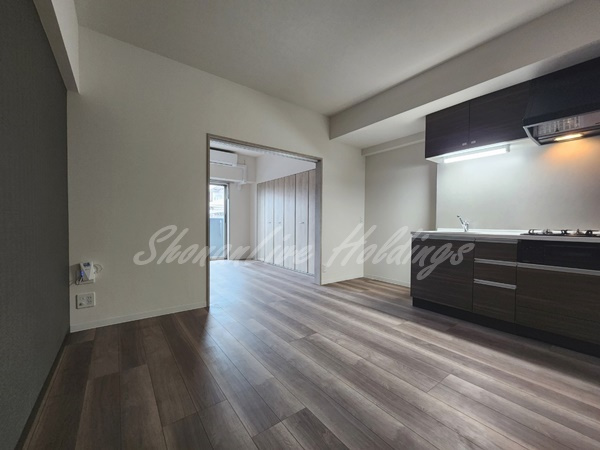 藤沢市湘南台２丁目の賃貸マンションの居間・リビング|こちらのリビングで趣味の時間をお楽しみください