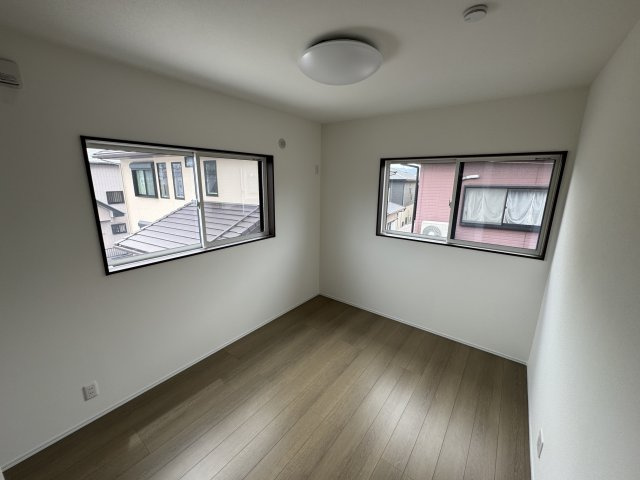 清和４丁目新築建売１期２号の洋室|個人の部屋や寝室として使える洋室です