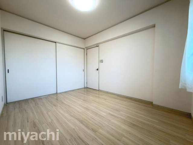 ハイツ高橋の洋室