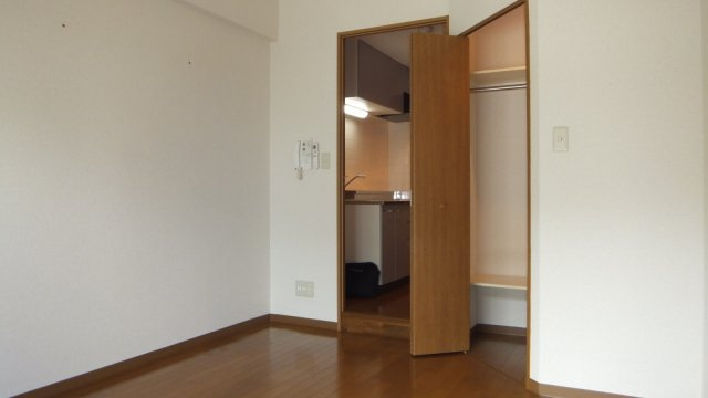 ヴィラ・ロクローの内装|収納結構広いです。