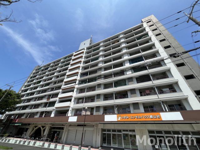 鶴山台1号棟の外観