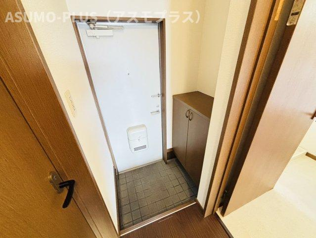 タウンハウス高雄の玄関|別号数タイプ