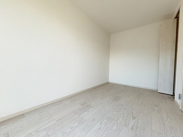 ヴェルメゾン三津屋中の居間・リビング