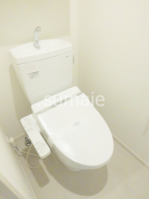 リブリ・ＴＫグレイスビルⅢのトイレ|温水洗浄機能付きトイレです。