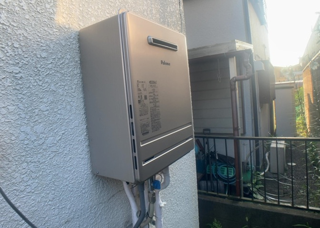 【発電・温水設備】 | いつでも温かいお風呂を楽しめる追焚機能付き給湯設備が設置されています。時間差での入浴でもボタン一つで温め直せるため水道代や光熱費の節約にも貢献。2025年6月リフォーム済みの安心設備です。