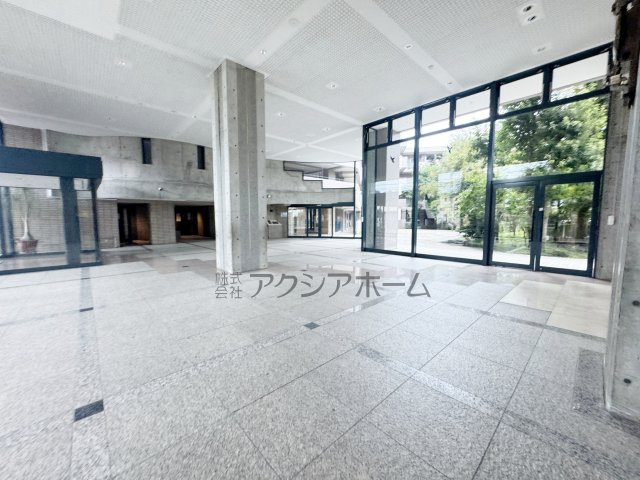 ザ・ステイツ所沢アルカディアンのエントランス