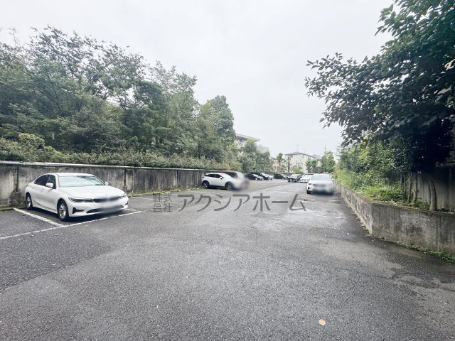 ザ・ステイツ所沢アルカディアンの駐車場